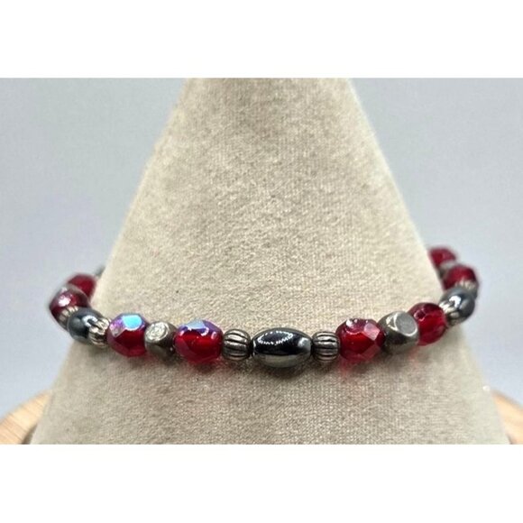 Beaded Bracelet With Red & Silver Beads Key & Lock Toggle Clasp - Picture 4 of 5